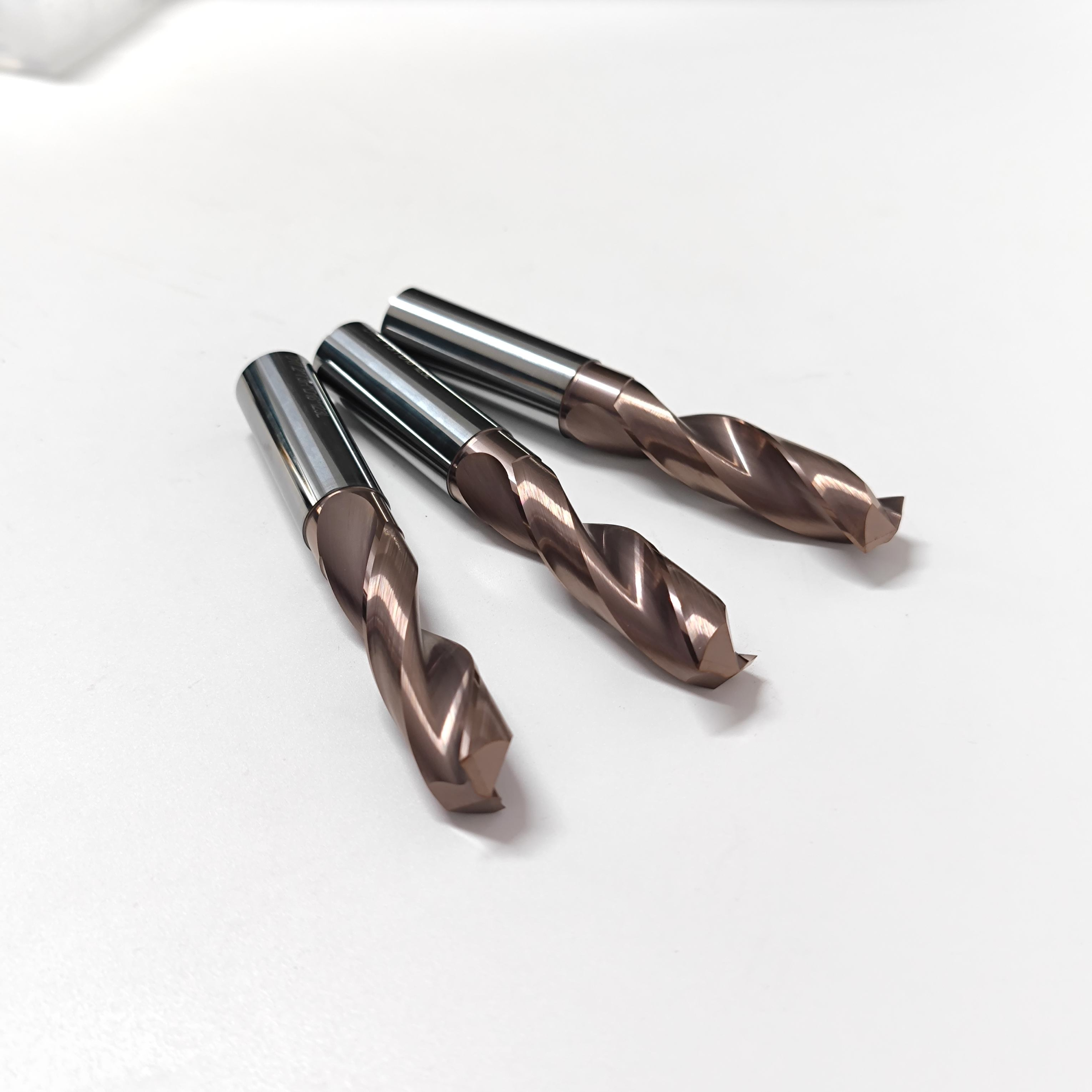 Jobber Length 2 Flute Solid Carbide Twist Drill for CNC Machining3 1 scaled 7 Jobber-length carbide drill point and flute geometry