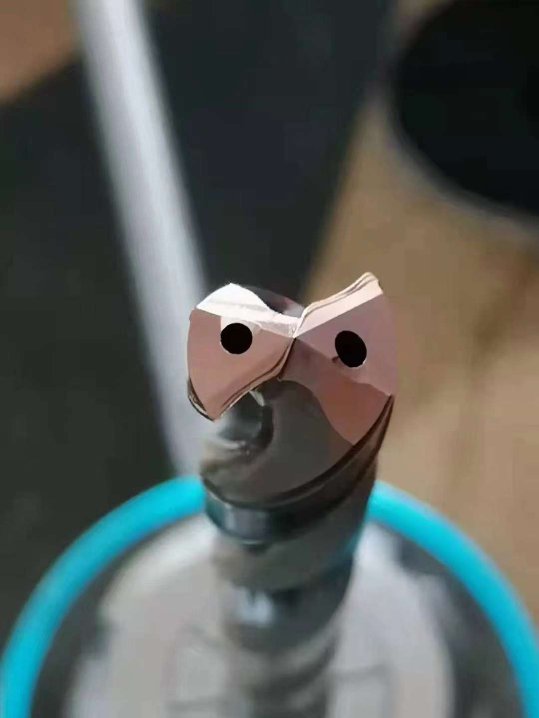 Carbide twist drill coolant-hole display