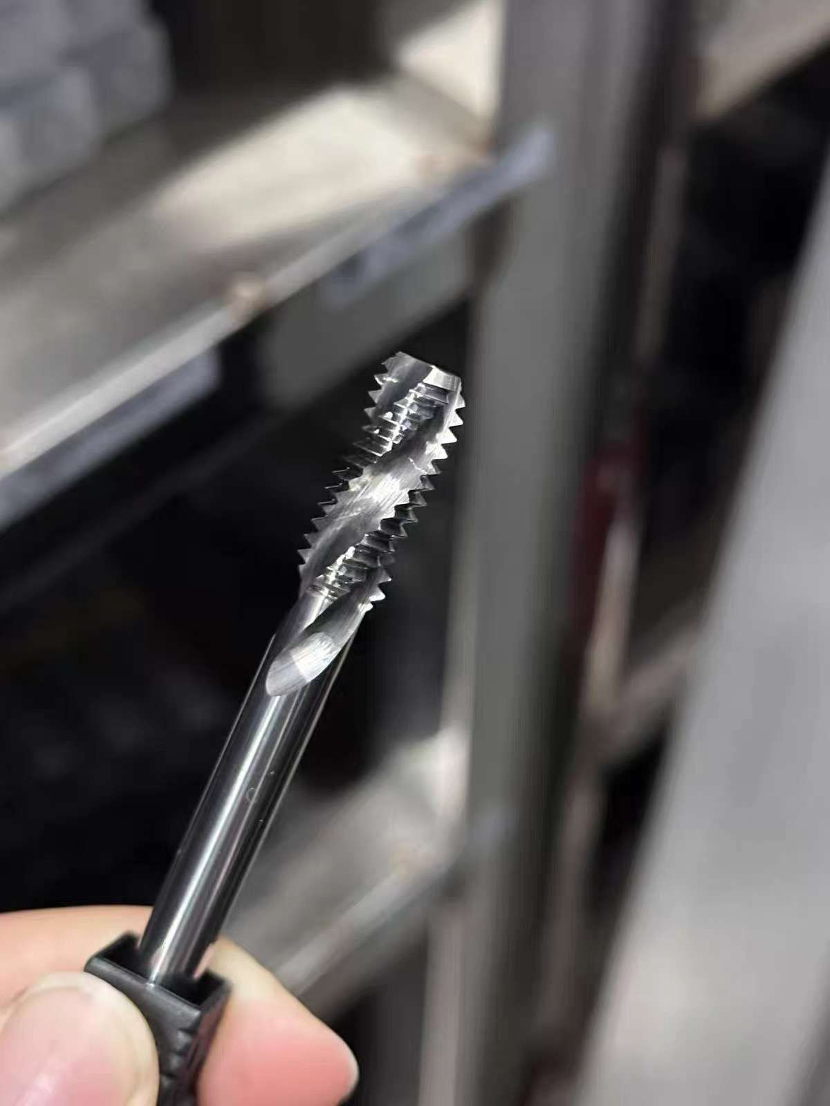 US Standard carbide Steel Spiral Flute Tap 5 16 18 5 UNC UNF solid carbide machine tap product configuration